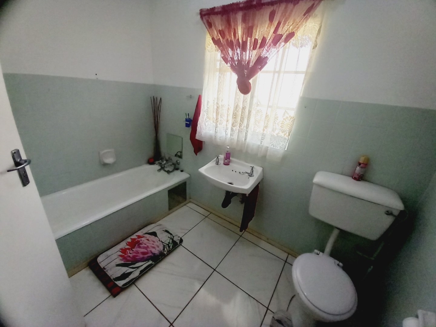 4 Bedroom Property for Sale in Roodia Free State